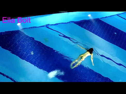 ❤️ Ik kin net ophâlde te sjen, jonge blonde fongen neaken swimmen yn ELLA BOLT resort pool ❤️❌ Fucking video  op fy.epicpornvideos-com.ru