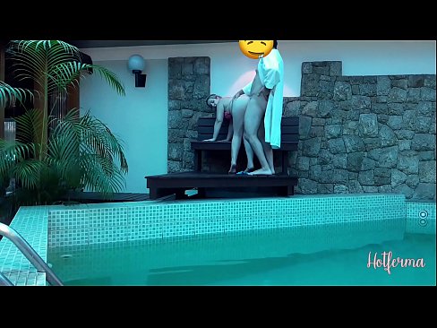 ❤️ Baas noeget faam nei it swimbad, mar koe net wjerstean in hot ❤️❌ Fucking video  op fy.epicpornvideos-com.ru